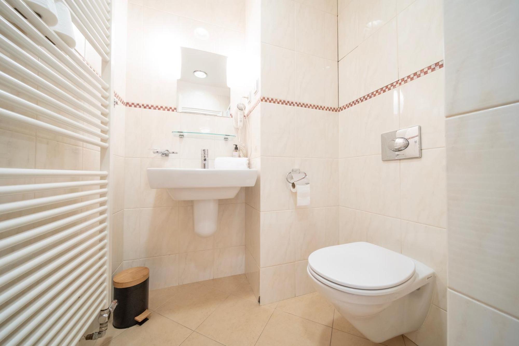 Apartment Heritage Haven Charming 3br Center Prag